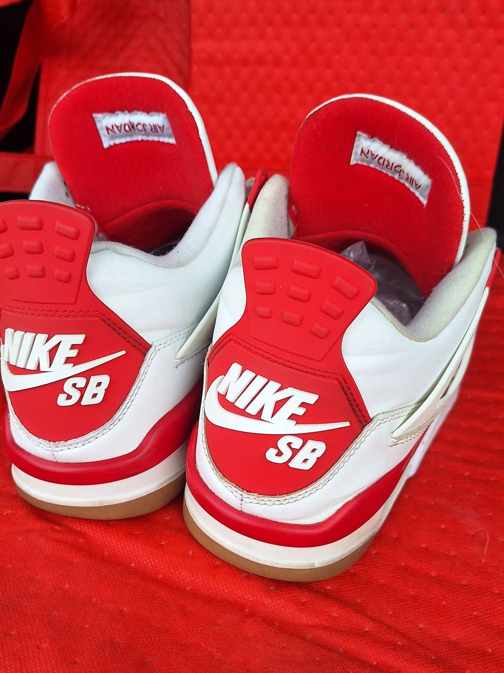 Nike SB Retro Jordan 4 SP 'Varsity Red' Friends & Family DR5415-106 Size 13 RARE